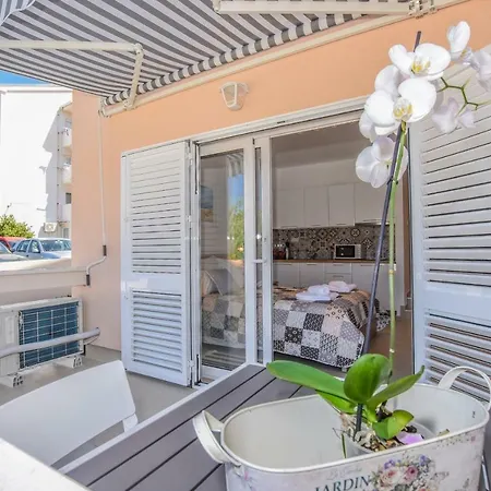 Apartment Magena - Modern In Pag Center Pag Town