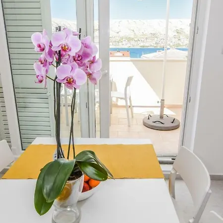 Magena - Modern In Pag Center Apartment *