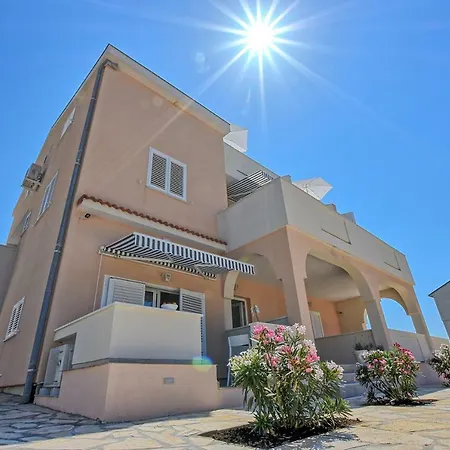 Apartment Magena - Modern In Pag Center Pag Town