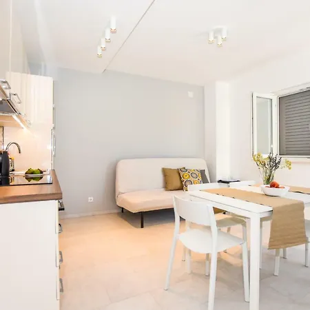 Magena - Modern In Pag Center Apartment