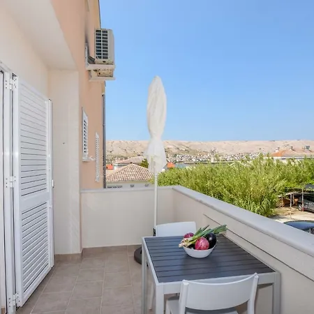 Magena - Modern In Pag Center Apartment