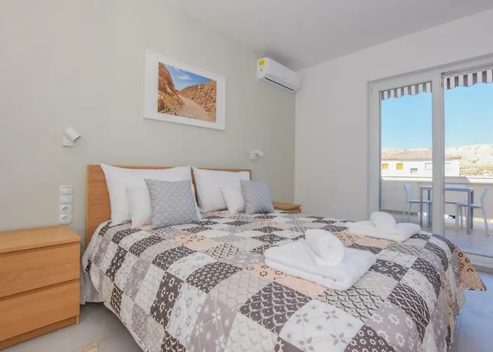 Magena - Modern In Pag Center Apartmán