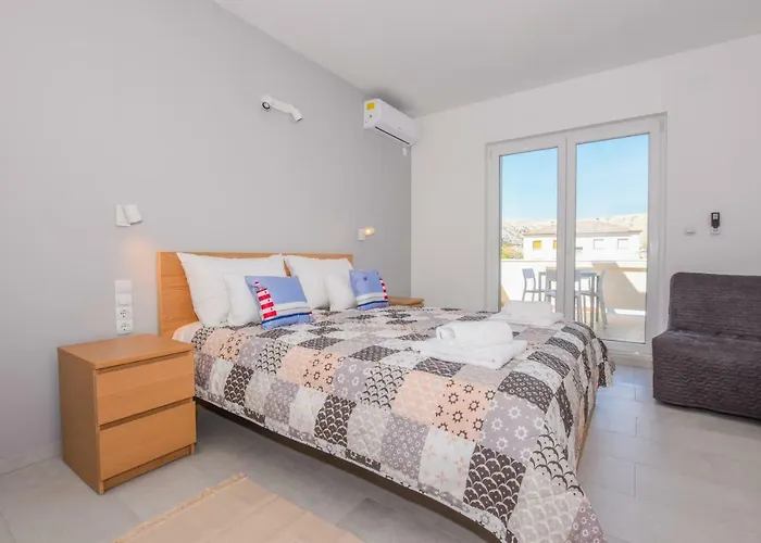 Magena - Modern In Pag Center Apartmán *