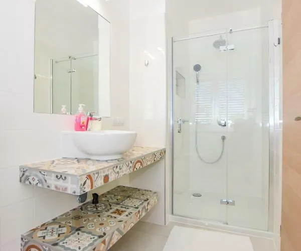 Magena - Modern In Pag Center Apartmán