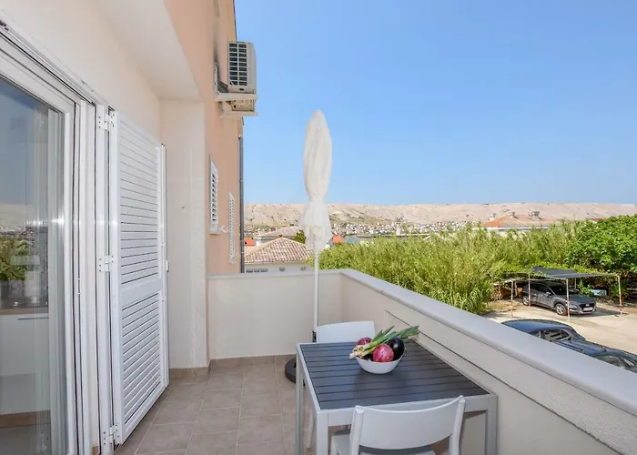 Magena - Modern In Pag Center Apartmán