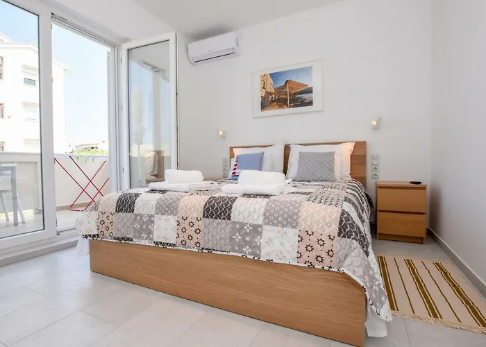 Magena - Modern In Pag Center Apartmán