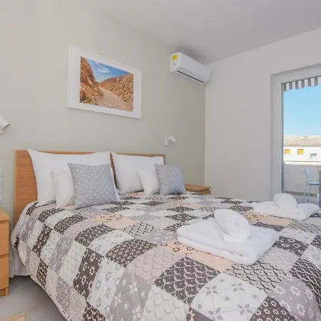 Magena - Modern In Pag Center Apartman