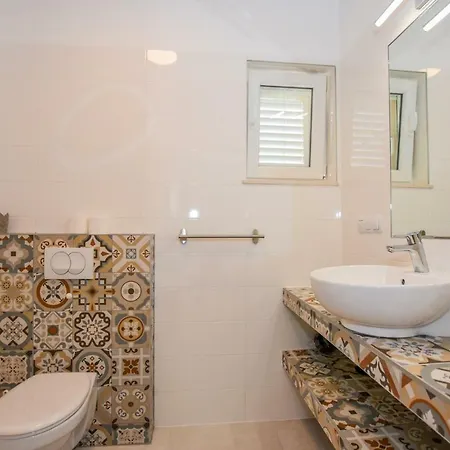 Magena - Modern In Pag Center Apartman *
