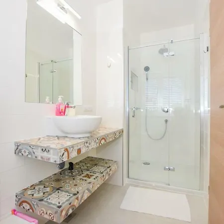 Magena - Modern In Pag Center Apartman