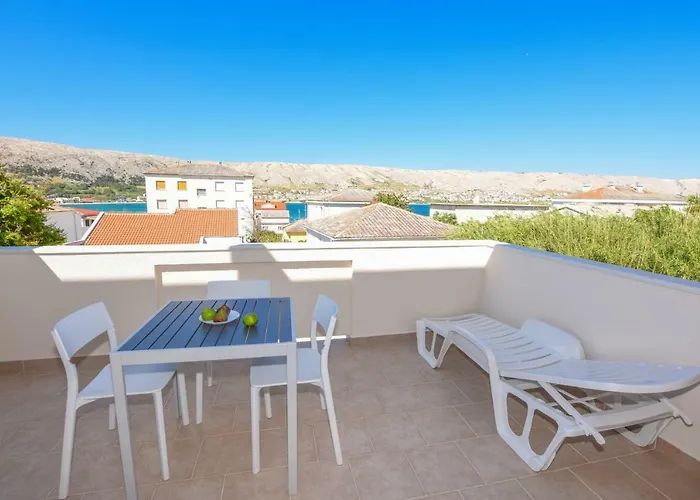 Magena - Modern In Pag Center *
