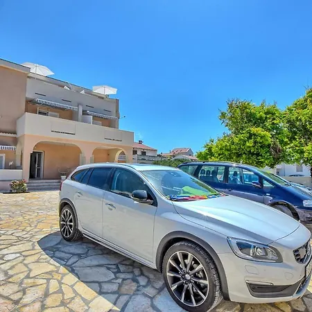 Magena - Modern In Pag Center Pag Town