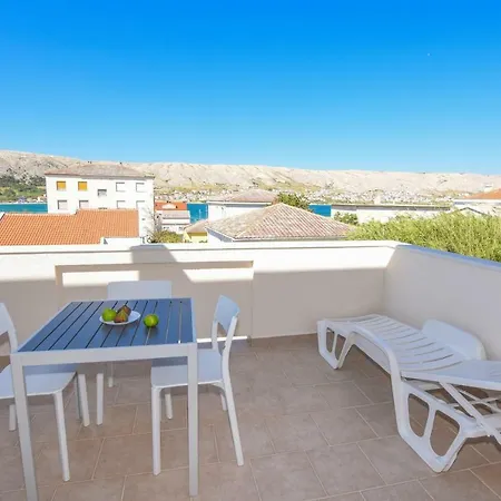 Magena - Modern In Pag Center *